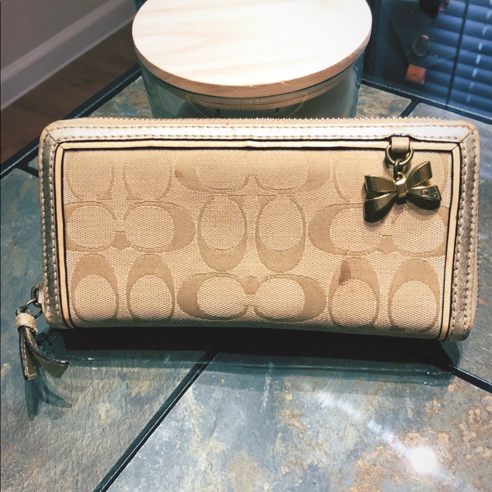 Coach Signature Accordion Zip Wallet - Gold/Khaki